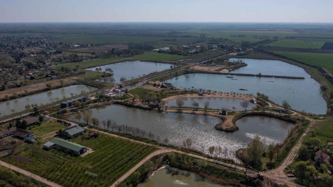 Sun City Vizisport Paradicsom Hódmezővásárhely Eksteriør billede